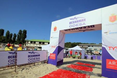 На Ланжероне стартовали ежегодные соревнования по плаванию «Oceanman Odesa – 2021» (фоторепортаж)