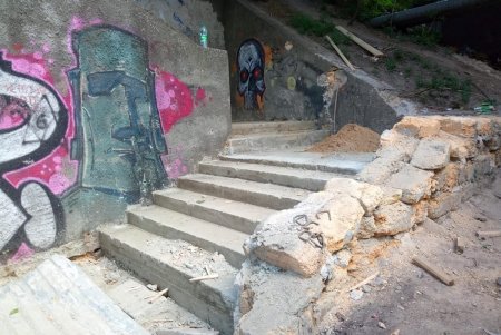 В Одессе начали капитально ремонтировать Курсантскую лестницу (фото)