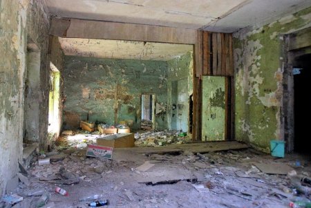 Ухоженные высотки и опрятные дворы улицы Нищинского (фоторепортаж)