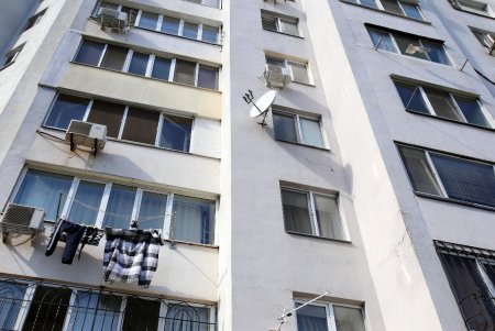 Ухоженные высотки и опрятные дворы улицы Нищинского (фоторепортаж)