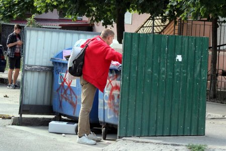 Ухоженные высотки и опрятные дворы улицы Нищинского (фоторепортаж)