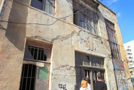 Ухоженные высотки и опрятные дворы улицы Нищинского (фоторепортаж)