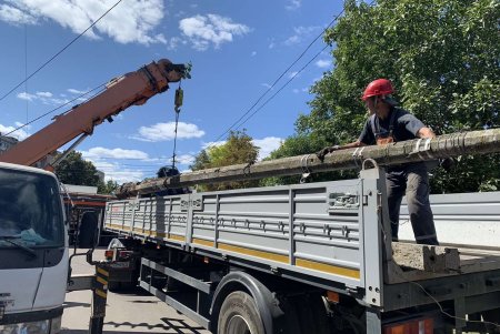 Аварийные опоры наружного освещения заменили на Таирова (фото)