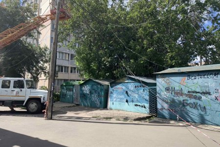 Аварийные опоры наружного освещения заменили на Таирова (фото)