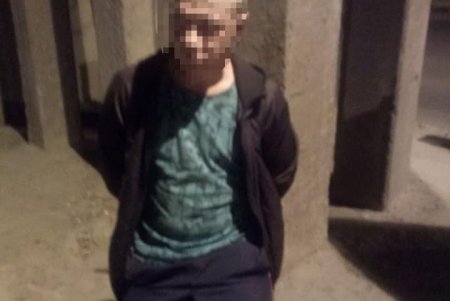 В разных районах города за ночь патрульные выявили шестерых человек с наркотиками (фото)
