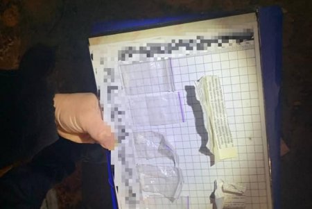 В разных районах города за ночь патрульные выявили шестерых человек с наркотиками (фото)