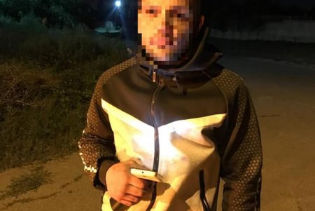 В разных районах города за ночь патрульные выявили шестерых человек с наркотиками (фото)