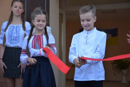 После капитального ремонта торжественно открыли школу № 41 (фоторепортаж)