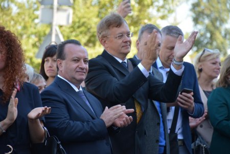 После капитального ремонта торжественно открыли школу № 41 (фоторепортаж)