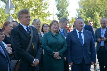 После капитального ремонта торжественно открыли школу № 41 (фоторепортаж)
