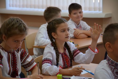 В Суворовском районе торжественно открыли школу № 41 после капитального ремонта (фото)