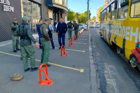 В Киевском и Приморском районах демонтировали незаконные юнипаркеры