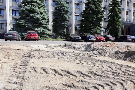Сквер возле ОГА реконструируют в мемориальный комплекс (фоторепортаж)
