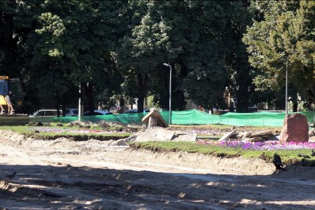 Сквер возле ОГА реконструируют в мемориальный комплекс (фоторепортаж)