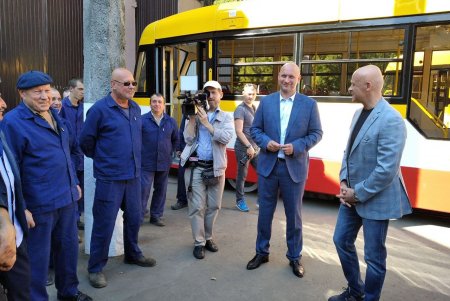 Трамваи, троллейбусы, электробусы: в «Одесгорэлектротрансе» прошла выставка новых машин, которые скоро выйдут на маршруты (фото)