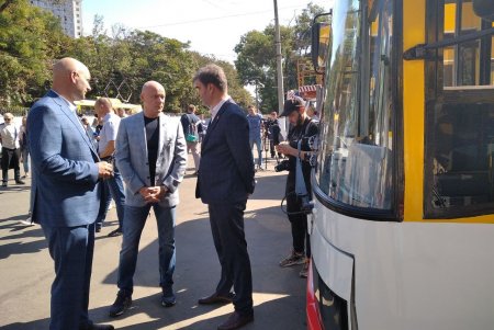 Трамваи, троллейбусы, электробусы: в «Одесгорэлектротрансе» прошла выставка новых машин, которые скоро выйдут на маршруты (фото)