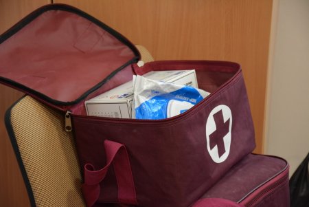 В школе № 13 сотрудников образовательной сферы Суворовского района прививают от COVID-19 (фоторепортаж)