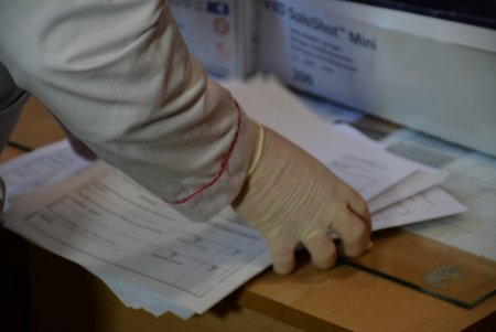 В школе № 13 сотрудников образовательной сферы Суворовского района прививают от COVID-19 (фоторепортаж)