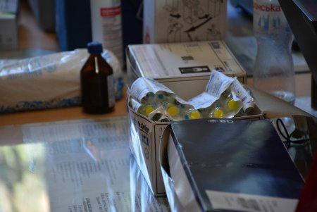 В школе № 13 сотрудников образовательной сферы Суворовского района прививают от COVID-19 (фоторепортаж)