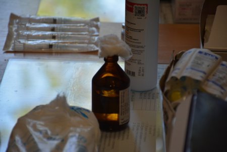 В школе № 13 сотрудников образовательной сферы Суворовского района прививают от COVID-19 (фоторепортаж)