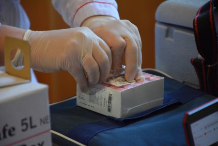 В школе № 13 сотрудников образовательной сферы Суворовского района прививают от COVID-19 (фоторепортаж)