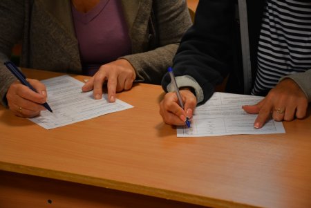 В школе № 13 сотрудников образовательной сферы Суворовского района прививают от COVID-19 (фоторепортаж)