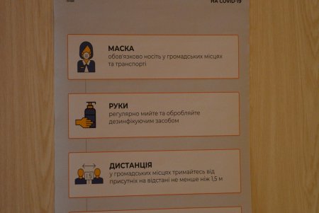 В школе № 13 сотрудников образовательной сферы Суворовского района прививают от COVID-19 (фоторепортаж)
