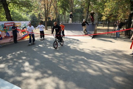 На Адмиральском проспекте открыли новый скейт-парк (фото)