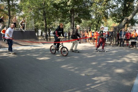 На Адмиральском проспекте открыли новый скейт-парк (фото)