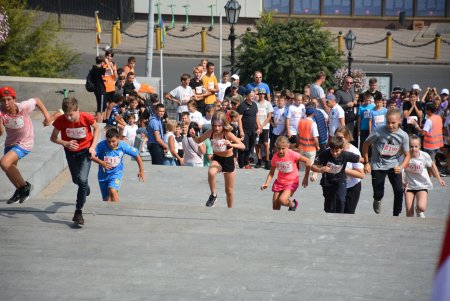 На Потемкинской лестнице 750 человек участвовали в традиционном забеге (фото)