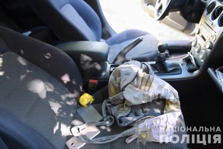 На Таирова воры за несколько минут обокрали два автомобиля (фото, видео)
