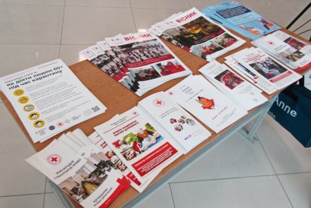 В одном из торговых центров одесситов обучали оказанию первичной медицинской помощи в экстренных ситуациях (фото)