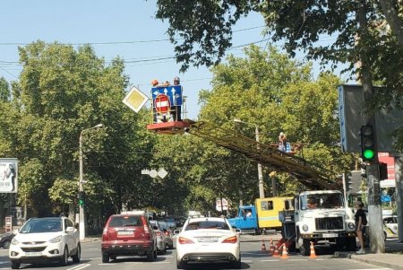 На одесских улицах обновили дорожную разметку, знаки и отремонтировали светофоры
