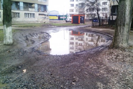 В Малиновском и Киевском районах ремонтируют внутриквартальные проезды (фото)