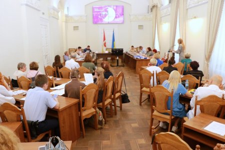 30 организаций соревнуются за возможность реализации социально значимых проектов за счет бюджета города (фото)