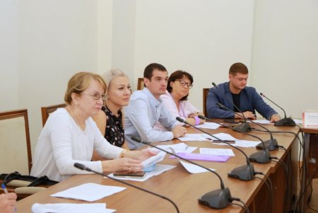 30 организаций соревнуются за возможность реализации социально значимых проектов за счет бюджета города (фото)