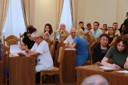 30 организаций соревнуются за возможность реализации социально значимых проектов за счет бюджета города (фото)
