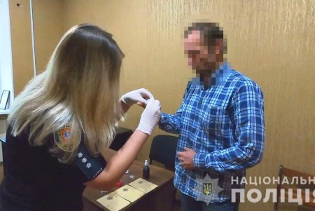 Житель Херсона спрятал в одесском супермаркете и на съемной квартире пять боевых гранат на продажу (фото, видео)