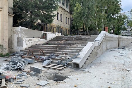 Второй этап реконструкции бульвара Жванецкого: в районе Торговой укладывают плитку и сооружают фонтан (фото, видеокомментарий)