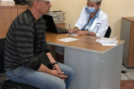 Водители и кондукторы КП «Одесгорэлектротранс» массово вакцинируются против COVID-19 (фото)