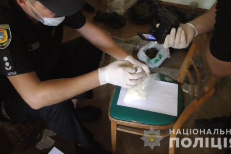 Житель Болградского района организовал в Одессе склад с мешками кокаина, амфетамином, каннабисом, галлюциногенами и таблетками