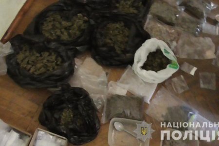 Житель Болградского района организовал в Одессе склад с мешками кокаина, амфетамином, каннабисом, галлюциногенами и таблетками