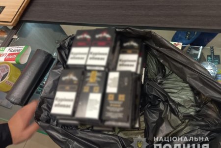 В Приморском районе мужчина незаконно торговал электронными сигаретами и табаком для кальяна (фото)