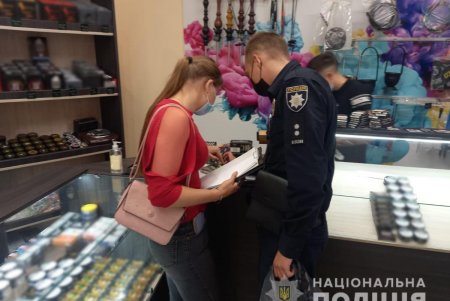 В Приморском районе мужчина незаконно торговал электронными сигаретами и табаком для кальяна (фото)
