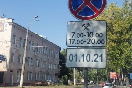 Дорожные знаки и таблички, ограничивающие движение грузовиков в часы пик, установили в Суворовском районе (фото)