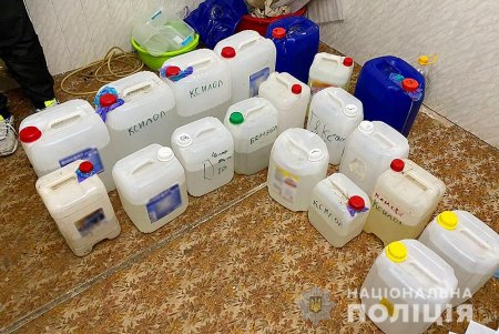 Четверо жителей Одесской области производили метадон в лаборатории и получали каждый месяц около миллиона гривен прибыли (фото, видео)