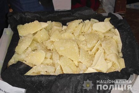 Четверо жителей Одесской области производили метадон в лаборатории и получали каждый месяц около миллиона гривен прибыли (фото, видео)