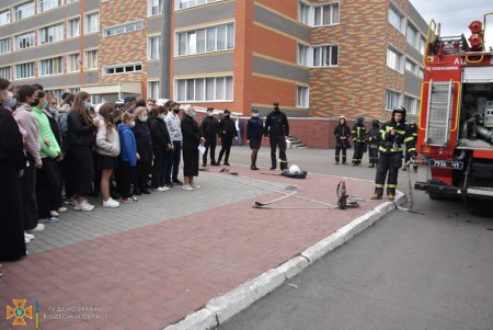 В одесской школе № 1 на интерактивном уроке ученики тушили условный пожар (фото)