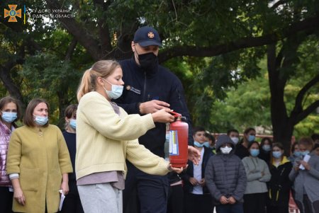 В одесской школе № 1 на интерактивном уроке ученики тушили условный пожар (фото)