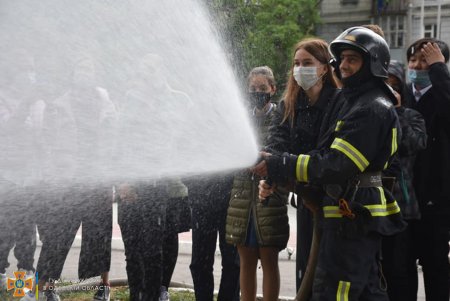 В одесской школе № 1 на интерактивном уроке ученики тушили условный пожар (фото)
